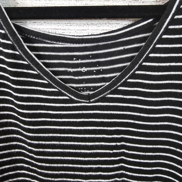 Womens Top, Lightweight Blouse, Black & White, V-neck Shirt, Size : Large - Picture 5 of 8